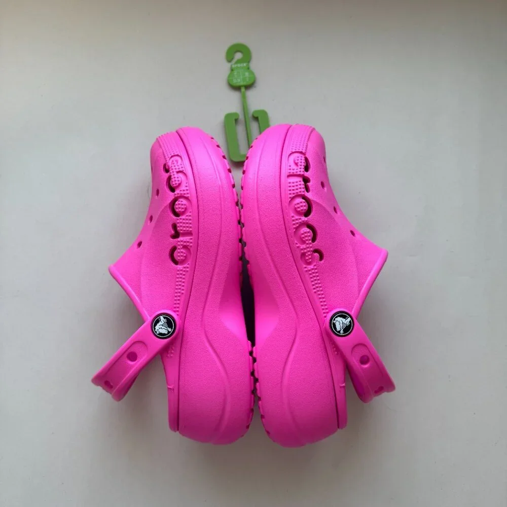 Crocs Baya Platform Clogs Women's Size 4 Electric Pink NWT
